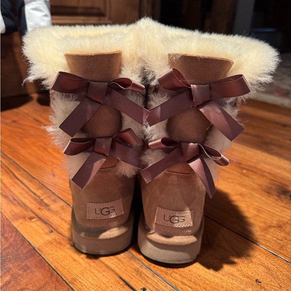UGG Tan Shearling Boots - Picture 2 of 6